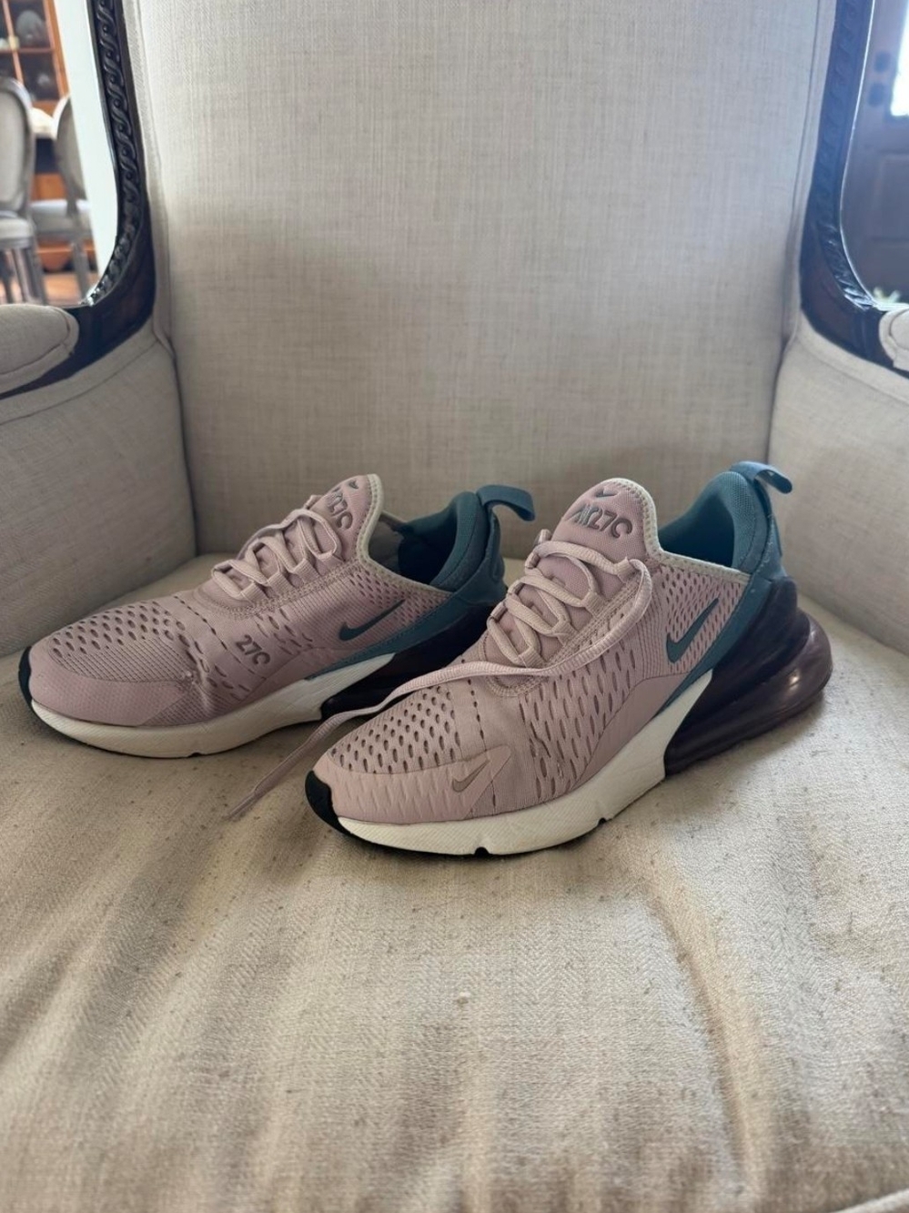 Nike Women’s Air Max 270 in Dusty Pink with Teal Accents 8